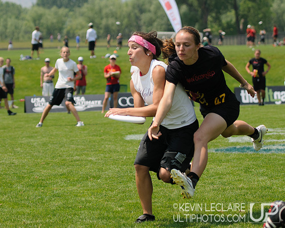 2012 USAU D-I College Championships Saturday Action