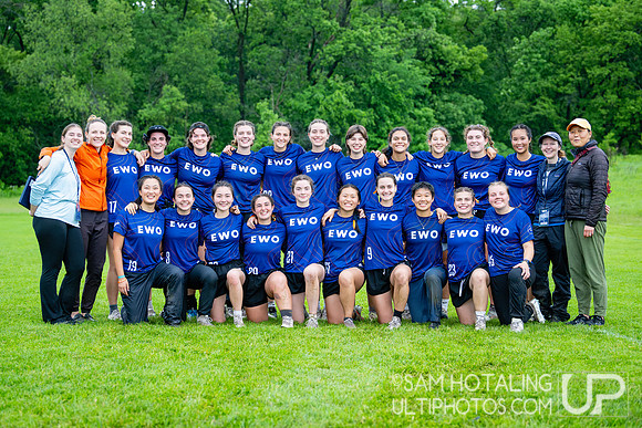 Tufts EWO team photo at USAU D1 College Championships