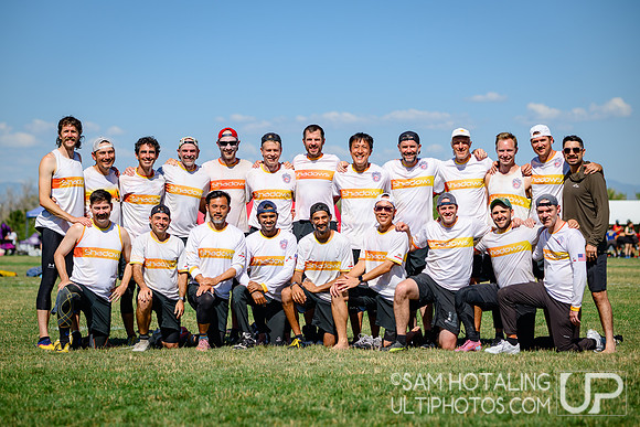 Shadows team photo at USAU Master's Championships