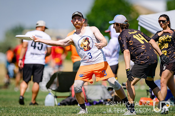 Pool play at USAU Master's Championships