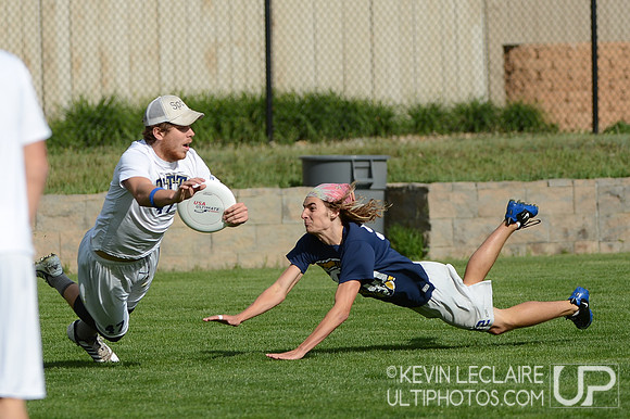 2012 USAU D-I College Championships Friday Round 1 Action