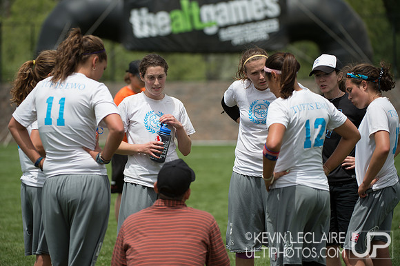 2012 USAU D-I College Women's Semifinal Tufts vs. Washington