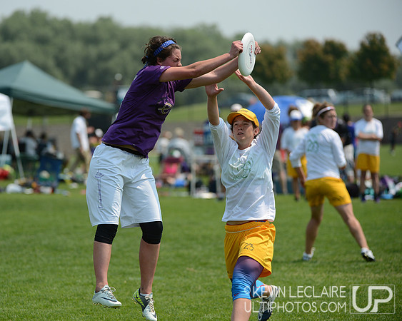 2012 USAU D-I College Championships Saturday Action