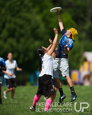2014 USAU D-I College Champs Saturday Round 4 Action