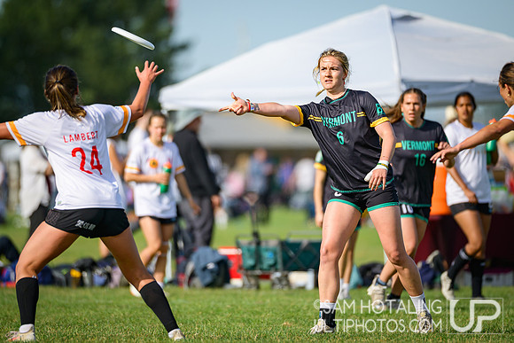 Stanford Superfly vs Vermont Ruckus in pool play at USAU D-I College Championships