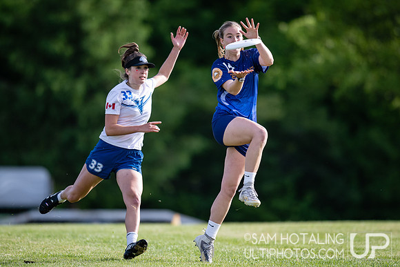 Vermont Ruckus vs Victoria Vikes in pool play at USAU DI College Championships