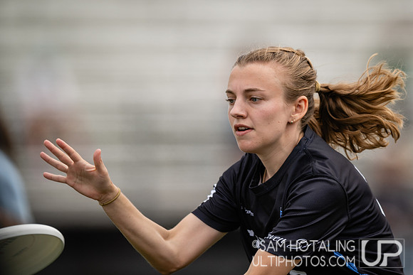 North Carolina Pleiades vs Vermont Ruckus in semifinals at USAU DI College Nationals