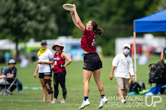 Chicago Nemesis vs Swampybarg in pool play at World Ultimate Club Championships