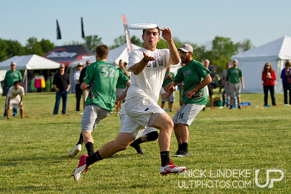 2014 USAU D-I College Champs Friday Action