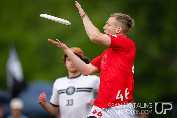 Highlights from quarterfinals during USAU DI College Championships at Heritage Oak Park