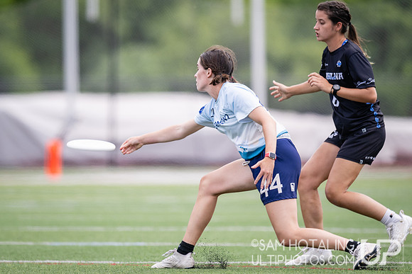 North Carolina Pleiades vs Vermont Ruckus in semifinals at USAU DI College Nationals