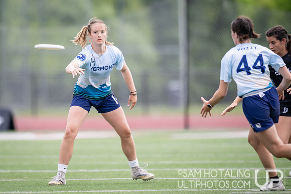 North Carolina Pleiades vs Vermont Ruckus in semifinals at USAU DI College Nationals