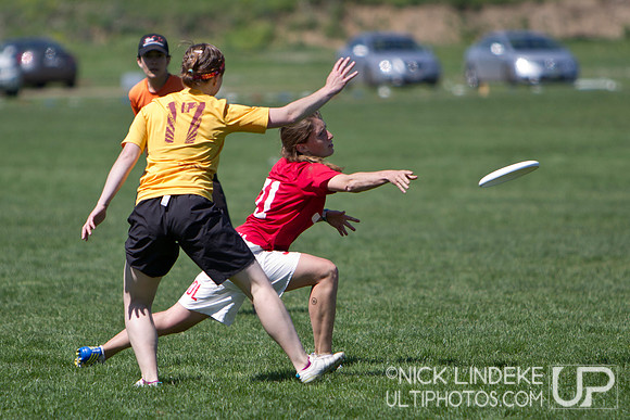 Friday Pool Play - Round 4 - 2013 D-I College Champs