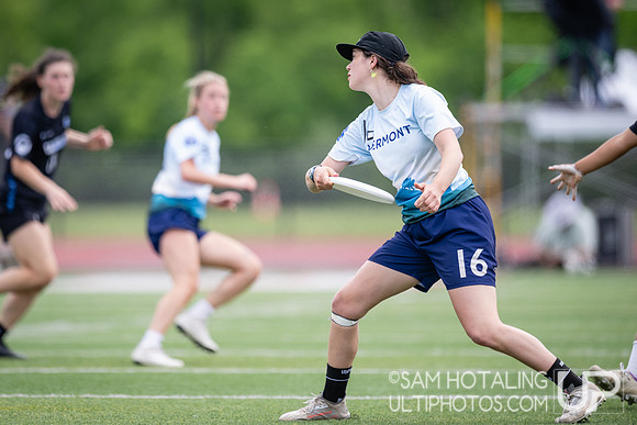North Carolina Pleiades vs Vermont Ruckus in semifinals at USAU DI College Nationals
