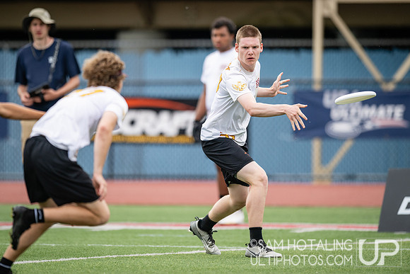 Massachusetts Zoodisc vs Cal Poly-SLO Slocore in semifinals at USAU DI College Nationals
