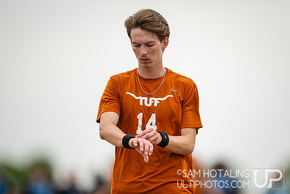 Texas Tuff and Massachusetts Zoodisc in quarterfinals at USAU DI College Nationals