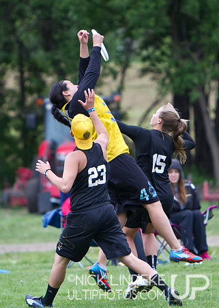 Saturday Pool Play - Round 1 - 2013 D-I College Champs