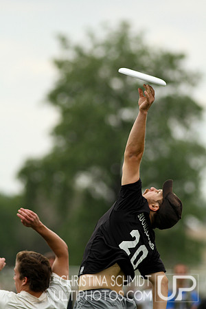 2012 USAU D-I College Championships Friday Action