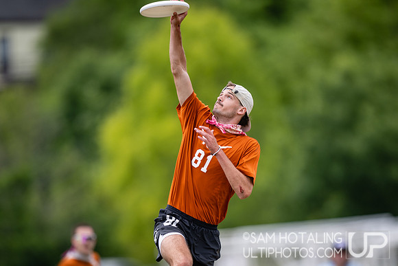 Highlights from quarterfinals during USAU DI College Championships at Heritage Oak Park