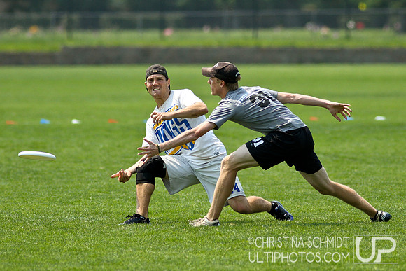 2012 USAU D-I College Championships Saturday Round 2 Action