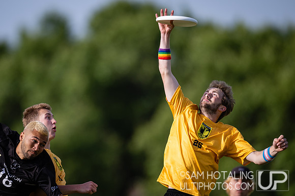 Highlights from pool play USAU DI College Championships at Memorial Stadium