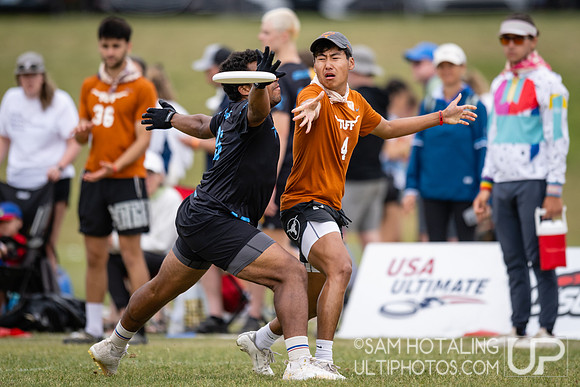 Highlights from quarterfinals during USAU DI College Championships at Heritage Oak Park