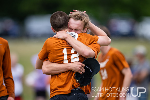 Highlights from quarterfinals during USAU DI College Championships at Heritage Oak Park
