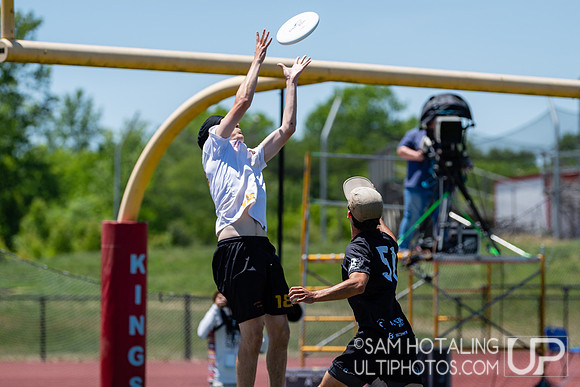 Massachusetts Zoodisc vs North Carolina Darkside in finals at USAU DI College Nationals