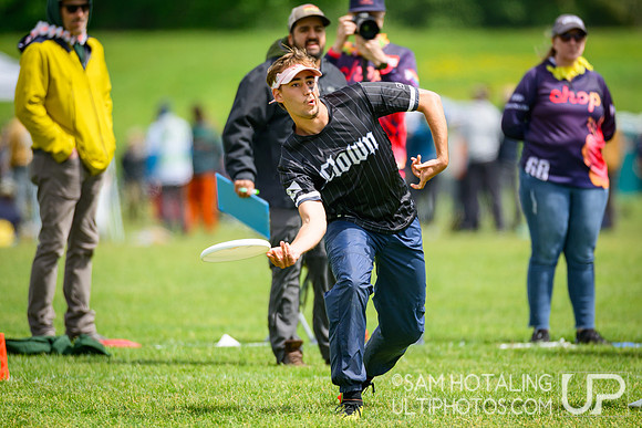 Bowdoin Clown vs Carleton College CHOP in quarterfinals at USAU D-III College Championships