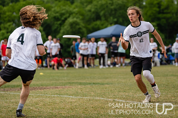 Highlights from quarterfinals during USAU DI College Championships at Heritage Oak Park