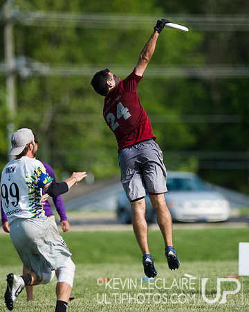 2014 USAU D-I College Champs Saturday Pre-Quarters Action