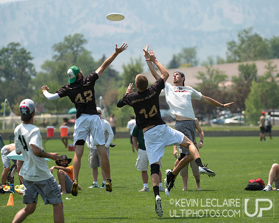 2012 USAU D-I College Championships Saturday Action
