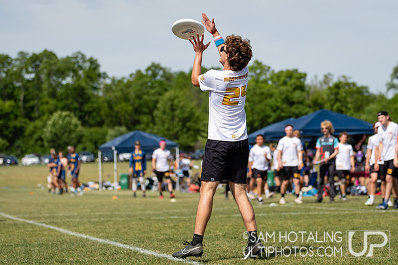 California Ursa Major vs Massachusetts Zoodisc in pool play at USAU DI College Championships