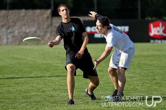 2012 USAU D-I College Championships Friday Round 1 Action