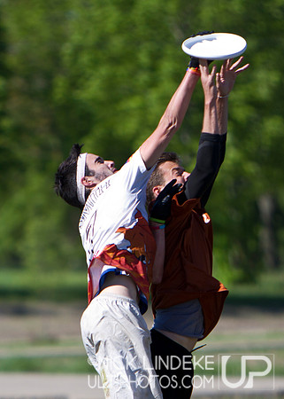 Friday Pool Play - Round 1 - 2013 D-I College Champs