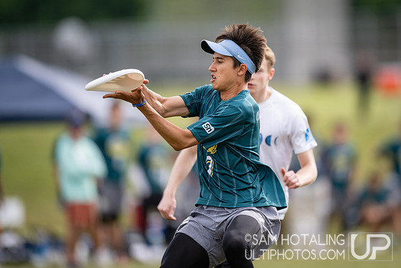 Highlights from quarterfinals during USAU DI College Championships at Heritage Oak Park