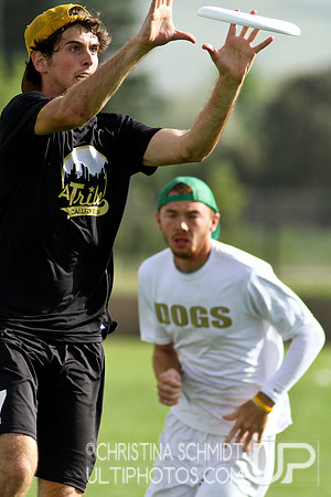 2012 USAU D-I College Championships Saturday Pre-Qtrs Action