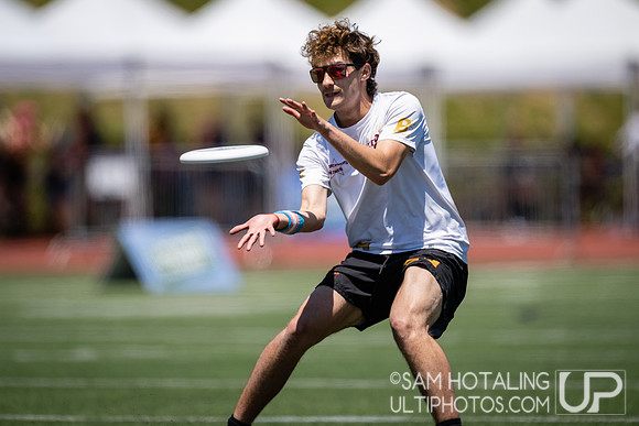 Massachusetts Zoodisc vs North Carolina Darkside in finals at USAU DI College Nationals