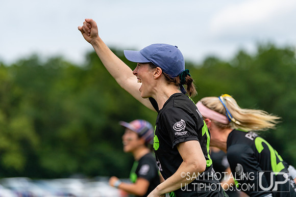 Blueberries vs Ellipsis in pool play at World Ultimate Club Championships