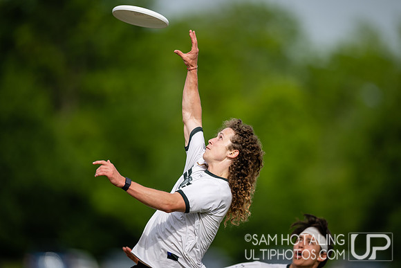 Highlights from quarterfinals during USAU DI College Championships at Heritage Oak Park