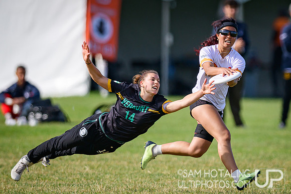 Stanford Superfly vs Vermont Ruckus in pool play at USAU D-I College Championships
