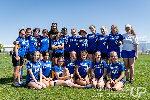 Four Rivers Otters team photo at High School National Invite