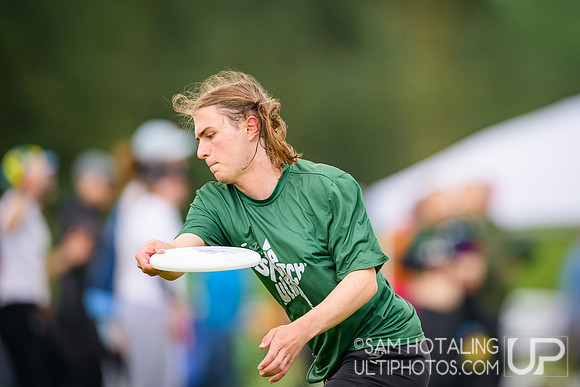 Haverford/Bryn Mawr Sneetches vs Mount Holyoke Daisy Chain in quarterfinals at USAU D-III College Championships