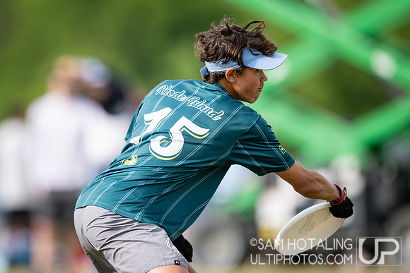 Highlights from quarterfinals during USAU DI College Championships at Heritage Oak Park