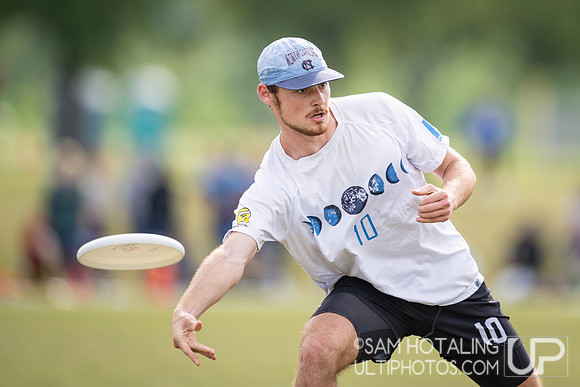 Brown Brownian Motion and North Carolina Darkside in quarterfinals at USAU DI College Nationals