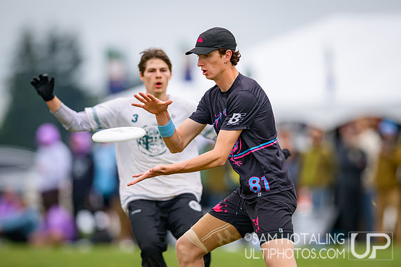 Lewis & Clark Bacchus vs Middlebury Pranksters (M) in finals at USAU D-III College Championships