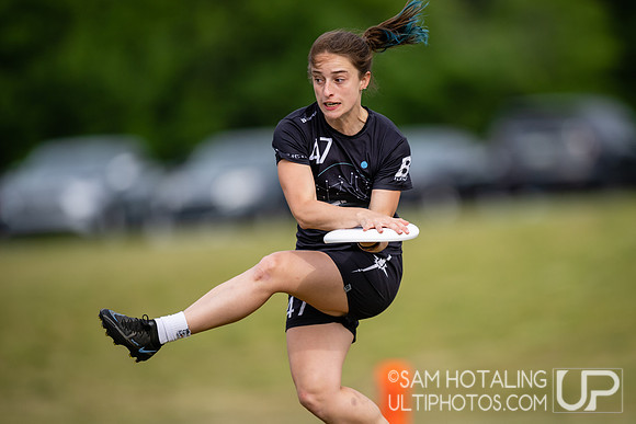 Highlights from quarterfinals during USAU DI College Championships at Heritage Oak Park