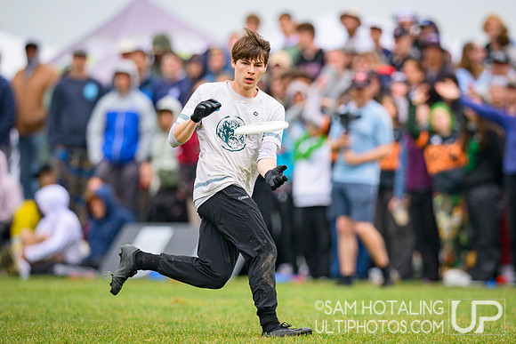 Lewis & Clark Bacchus vs Middlebury Pranksters (M) in finals at USAU D-III College Championships