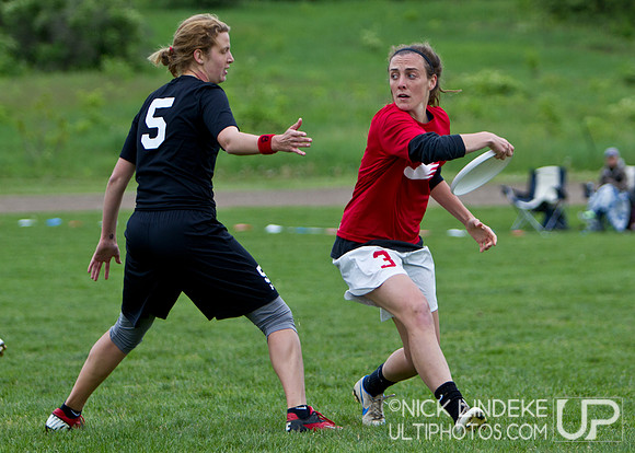Saturday Pool Play - Round 1 - 2013 D-I College Champs