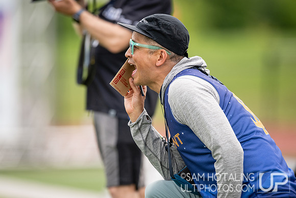 North Carolina Pleiades vs Vermont Ruckus in semifinals at USAU DI College Nationals